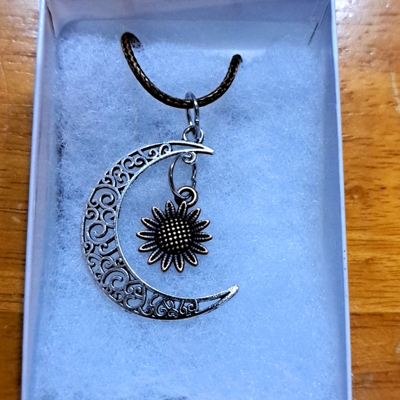 Jewelry - Crescent Moon Sunflower Necklace